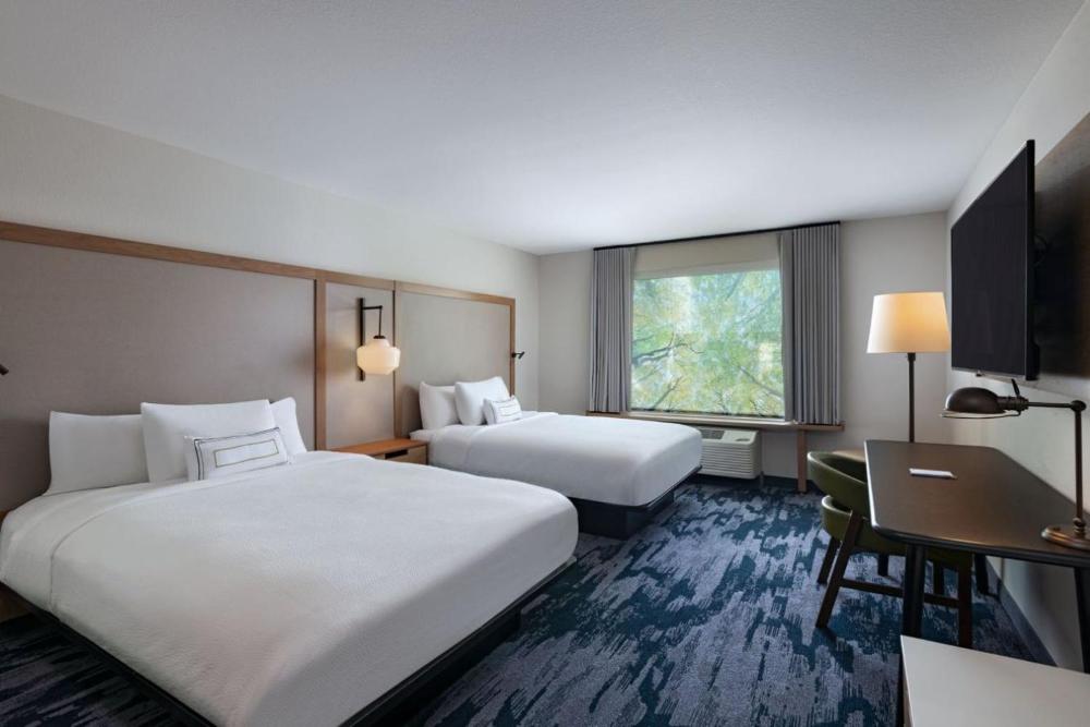 Queen Room with Two Queen Beds - Hearing Accessible interior